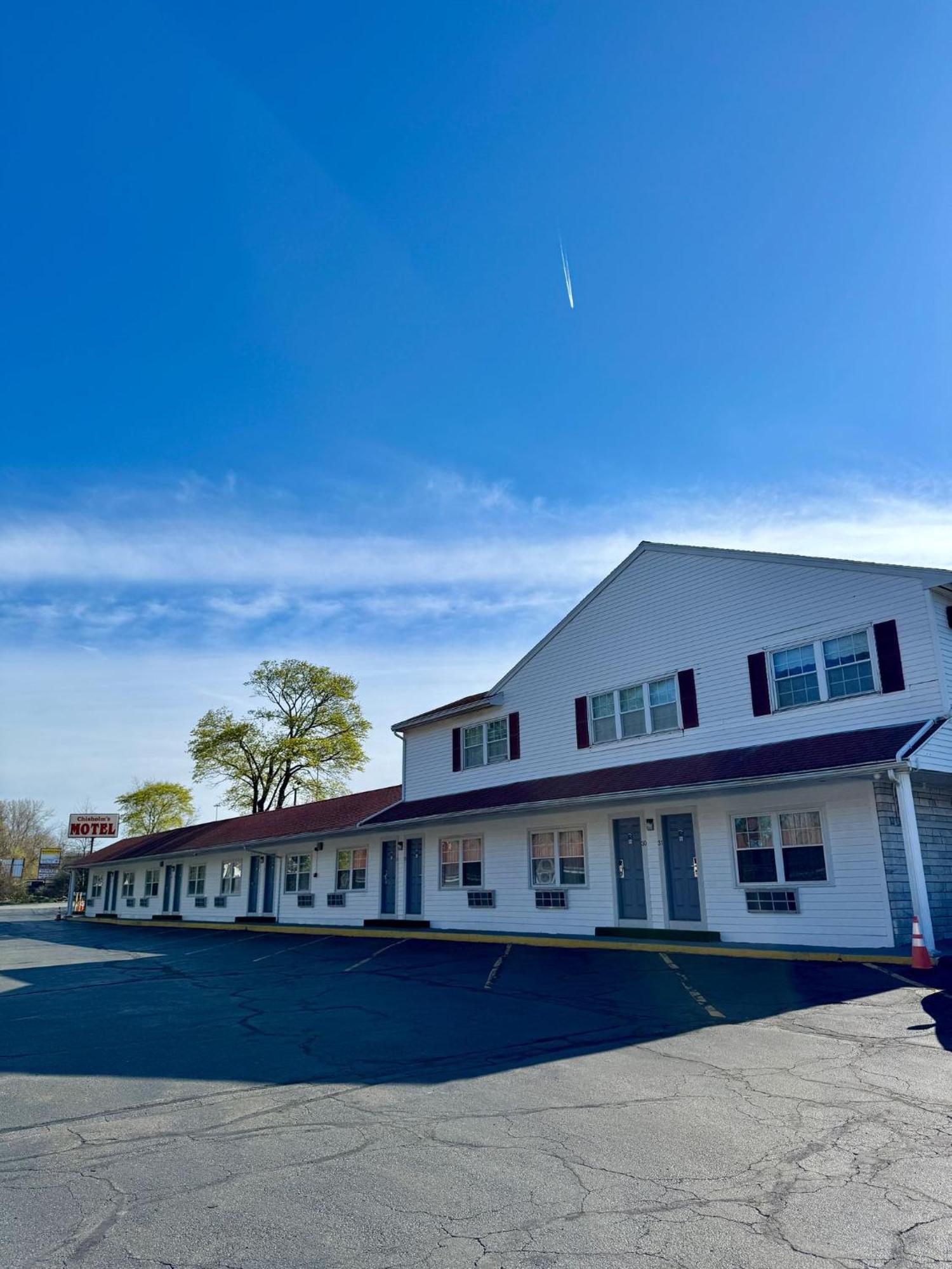 Chisholm'S Motor Inn Saugus Bagian luar foto