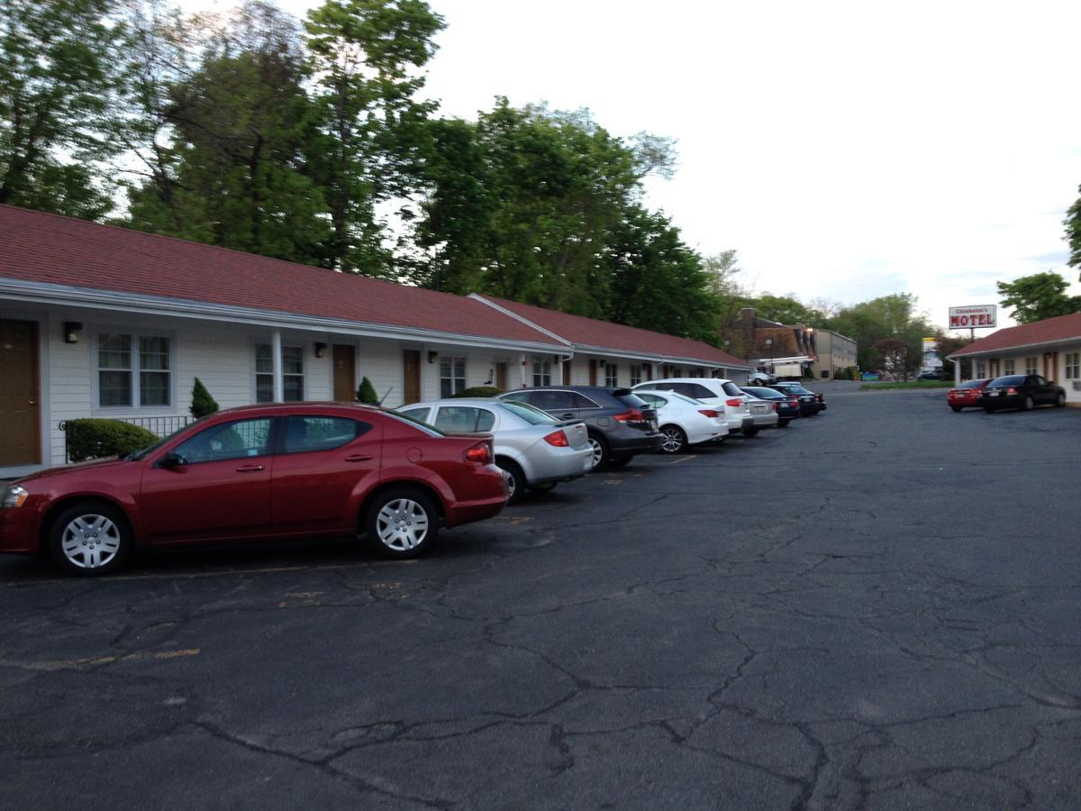 Chisholm'S Motor Inn Saugus Bagian luar foto