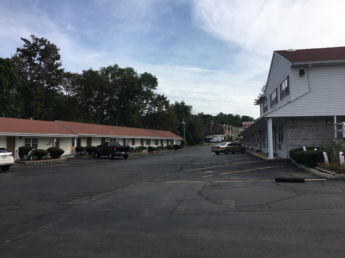 Chisholm'S Motor Inn Saugus Bagian luar foto