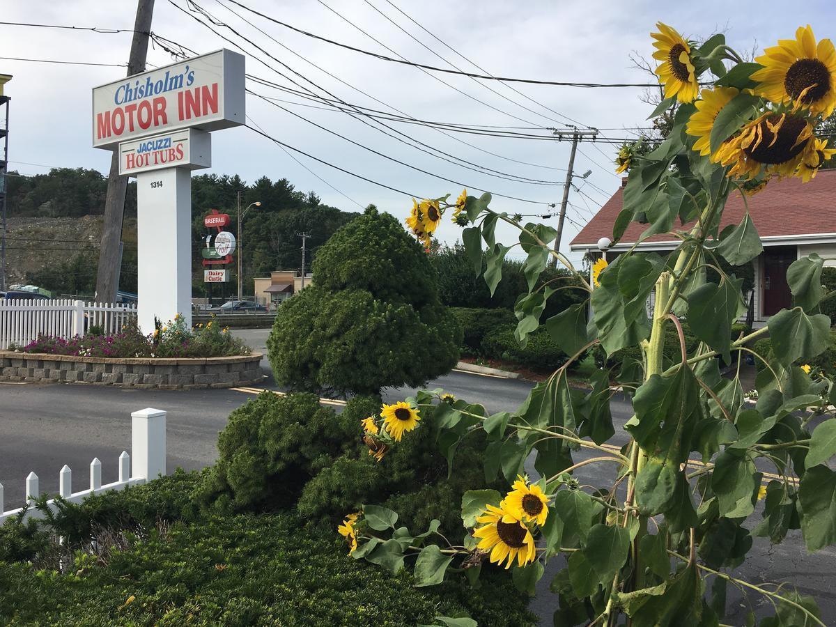 Chisholm'S Motor Inn Saugus Bagian luar foto