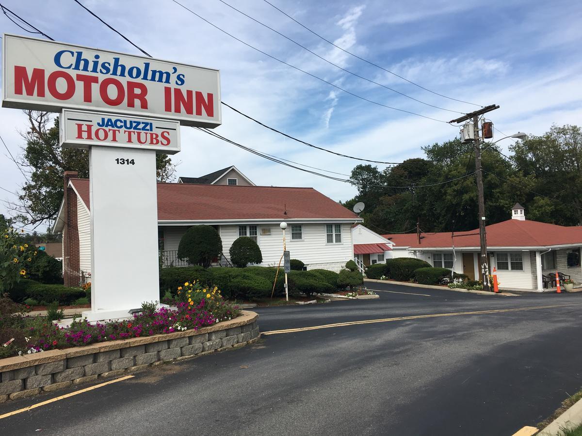 Chisholm'S Motor Inn Saugus Bagian luar foto