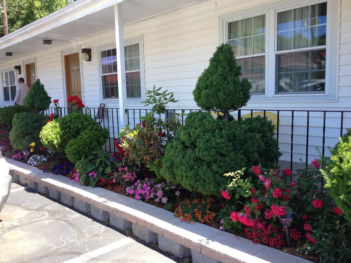 Chisholm'S Motor Inn Saugus Bagian luar foto